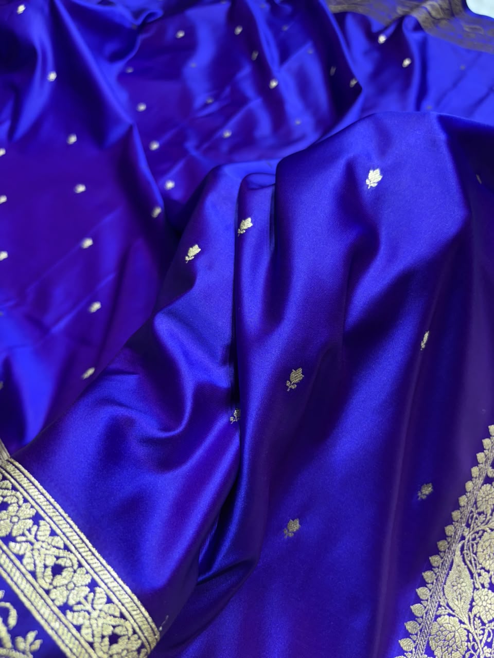 Royal Purple Shades Booti Pattern Mashru Silk Saree