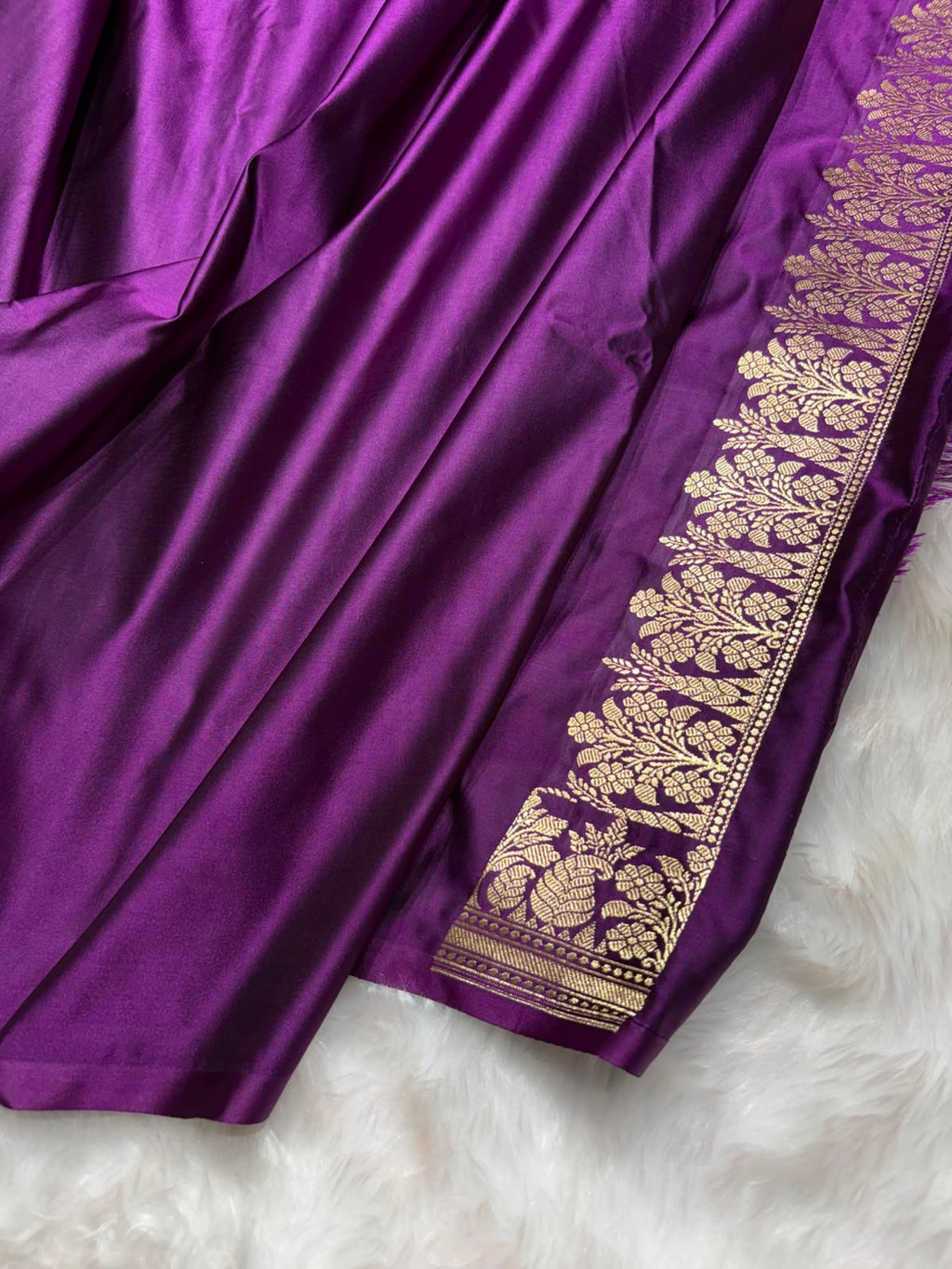 Wine Purple Shades Banarasi Booti with Floral Border Mashru Silk Saree
