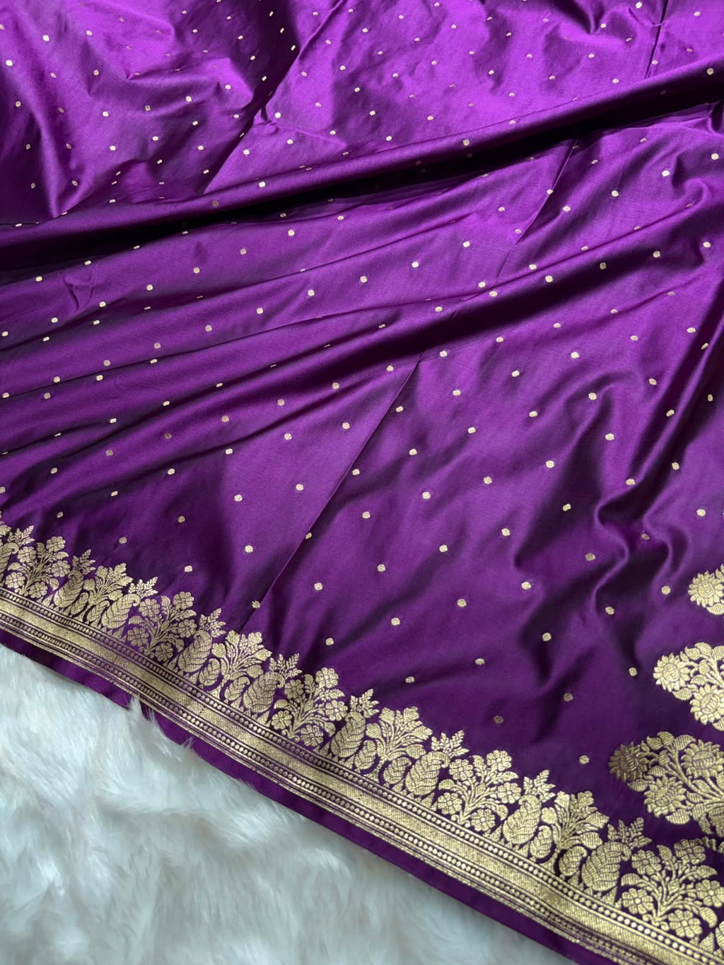Wine Purple Shades Banarasi Booti with Floral Border Mashru Silk Saree