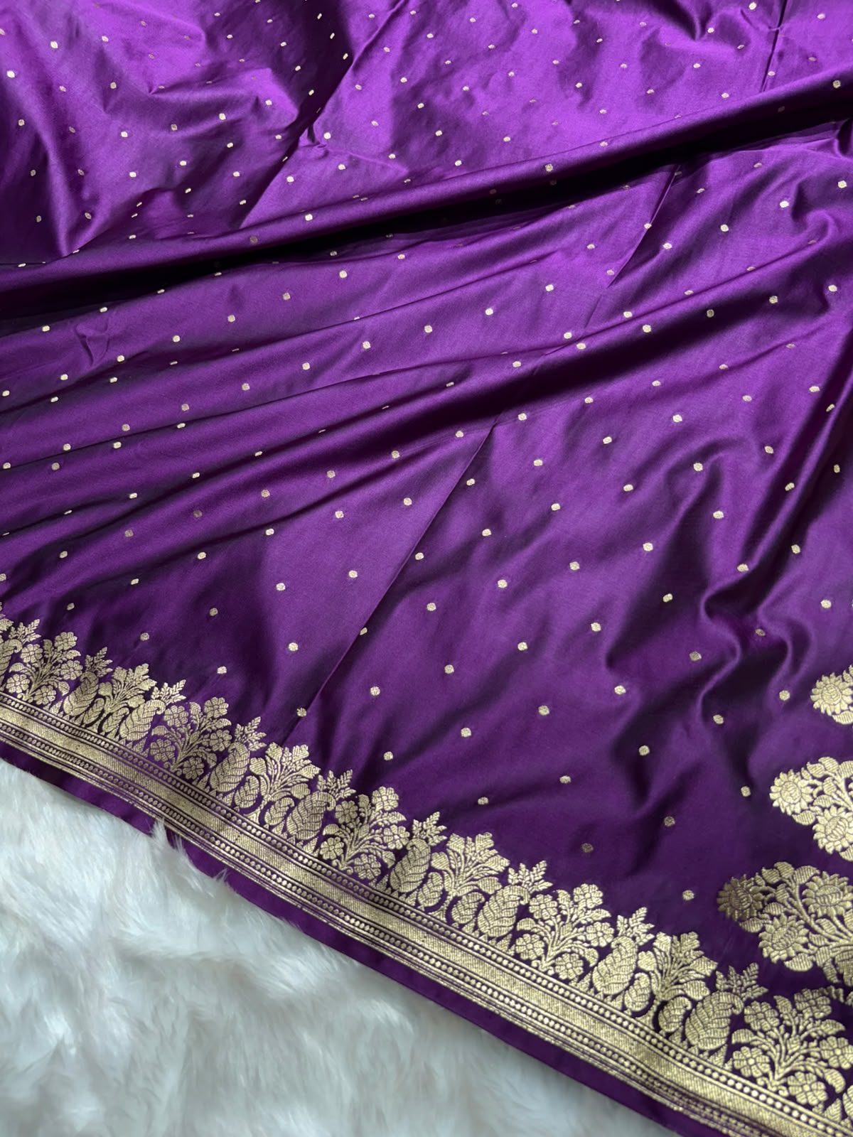 Wine Purple Shades Banarasi Booti with Floral Border Mashru Silk Saree