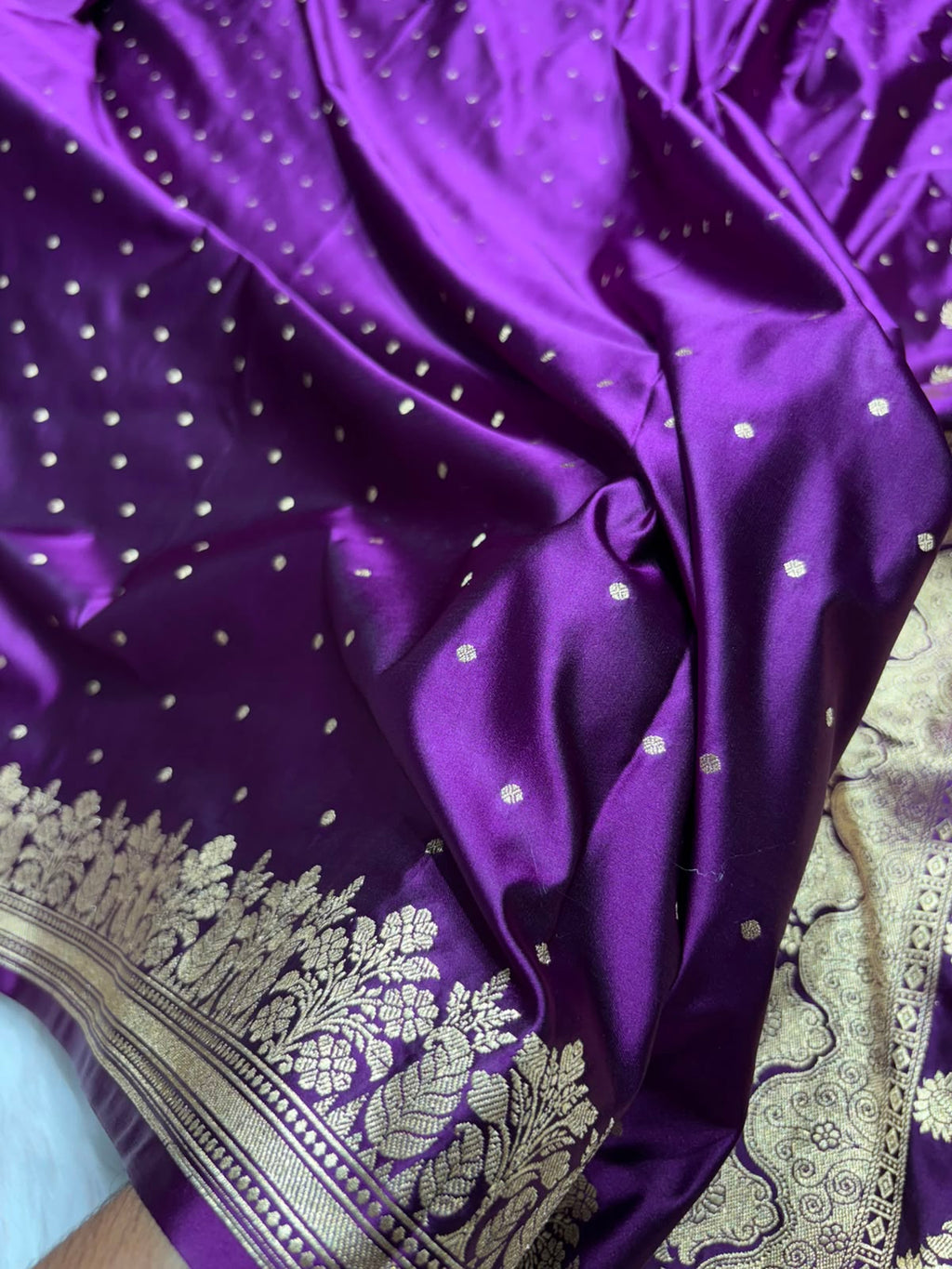 Wine Purple Shades Banarasi Booti with Floral Border Mashru Silk Saree