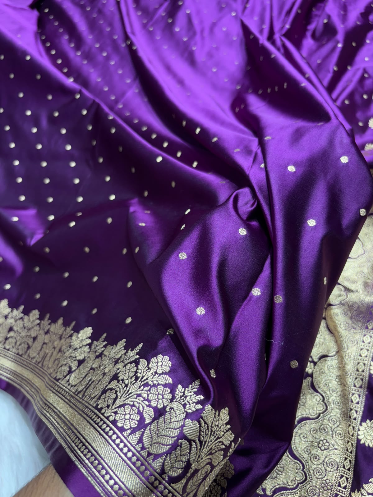 Wine Purple Shades Banarasi Booti with Floral Border Mashru Silk Saree