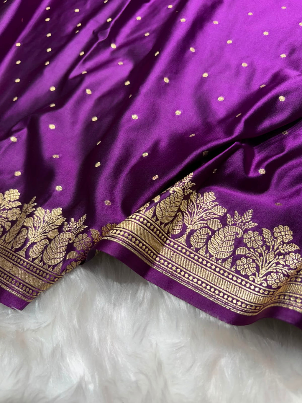 Wine Purple Shades Banarasi Booti with Floral Border Mashru Silk Saree