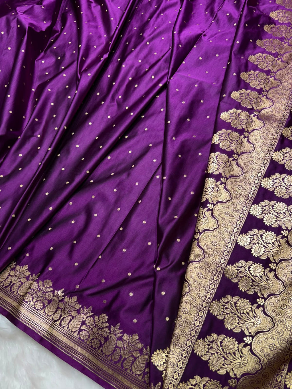 Wine Purple Shades Banarasi Booti with Floral Border Mashru Silk Saree