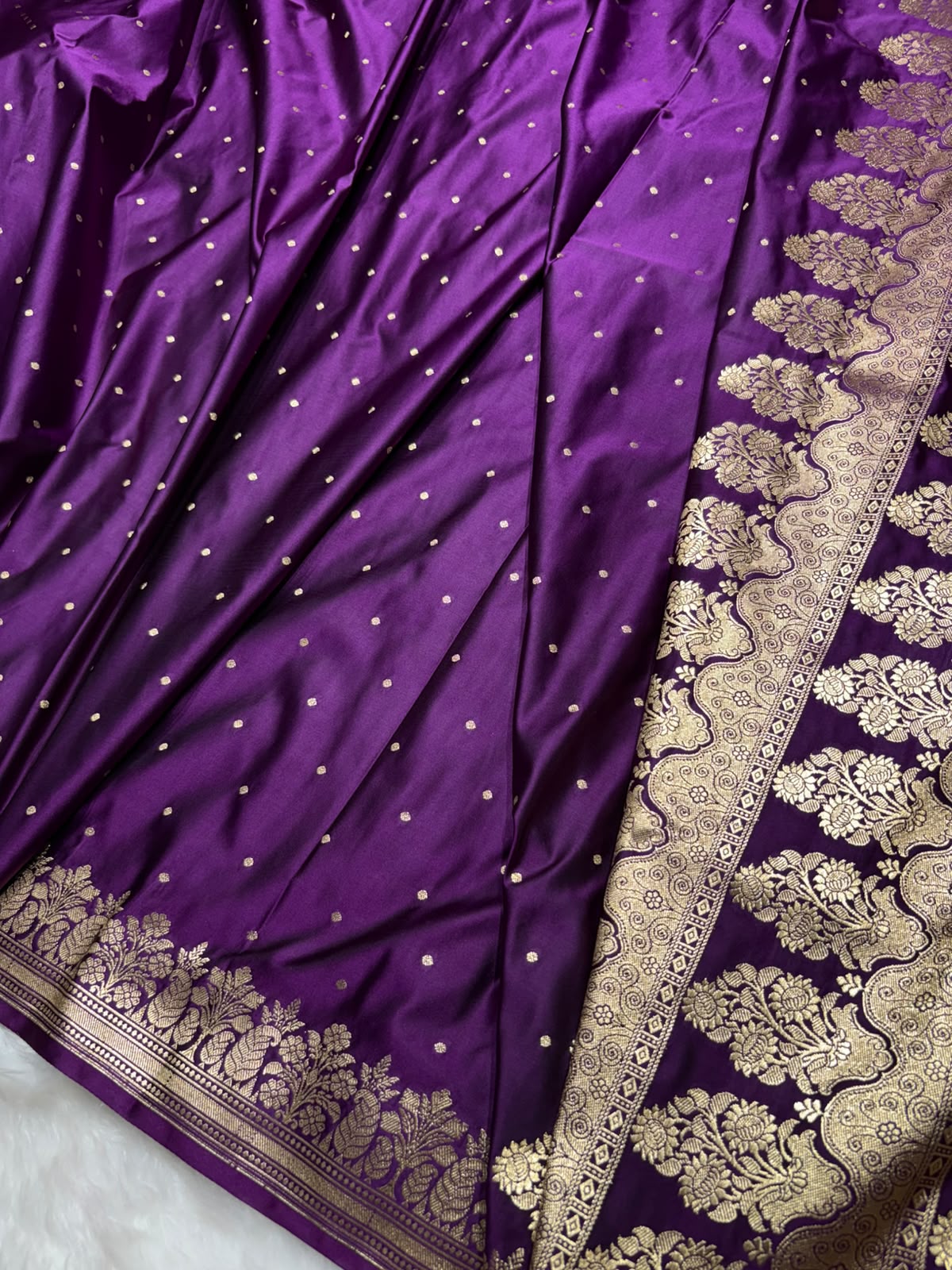 Wine Purple Shades Banarasi Booti with Floral Border Mashru Silk Saree