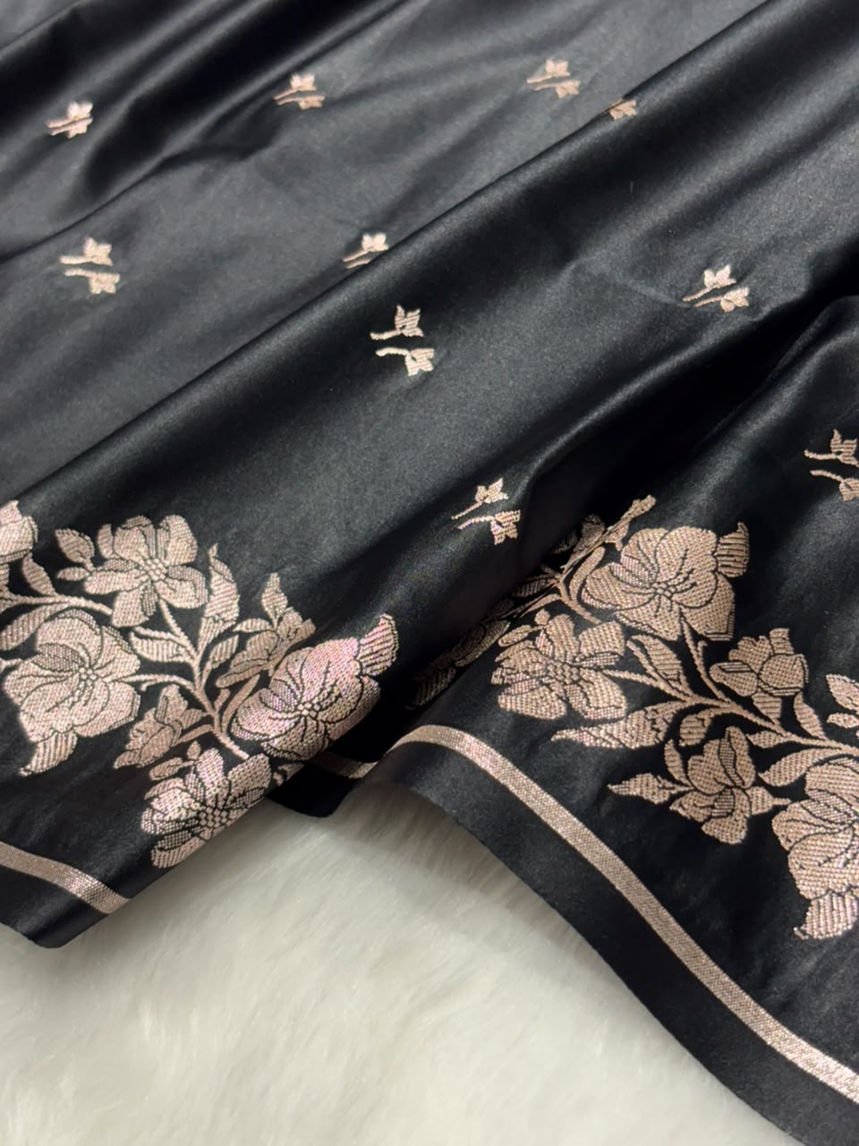 Black Shades Banarasi Floral Booti With Floral Border Mashru Silk Saree
