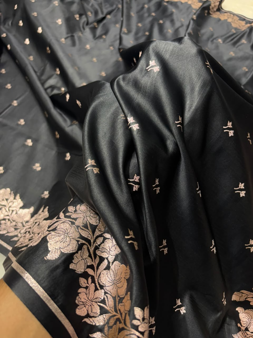 Black Shades Banarasi Floral Booti With Floral Border Mashru Silk Saree