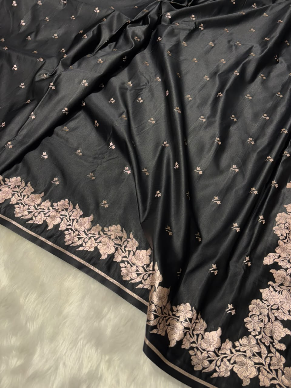 Black Shades Banarasi Floral Booti With Floral Border Mashru Silk Saree