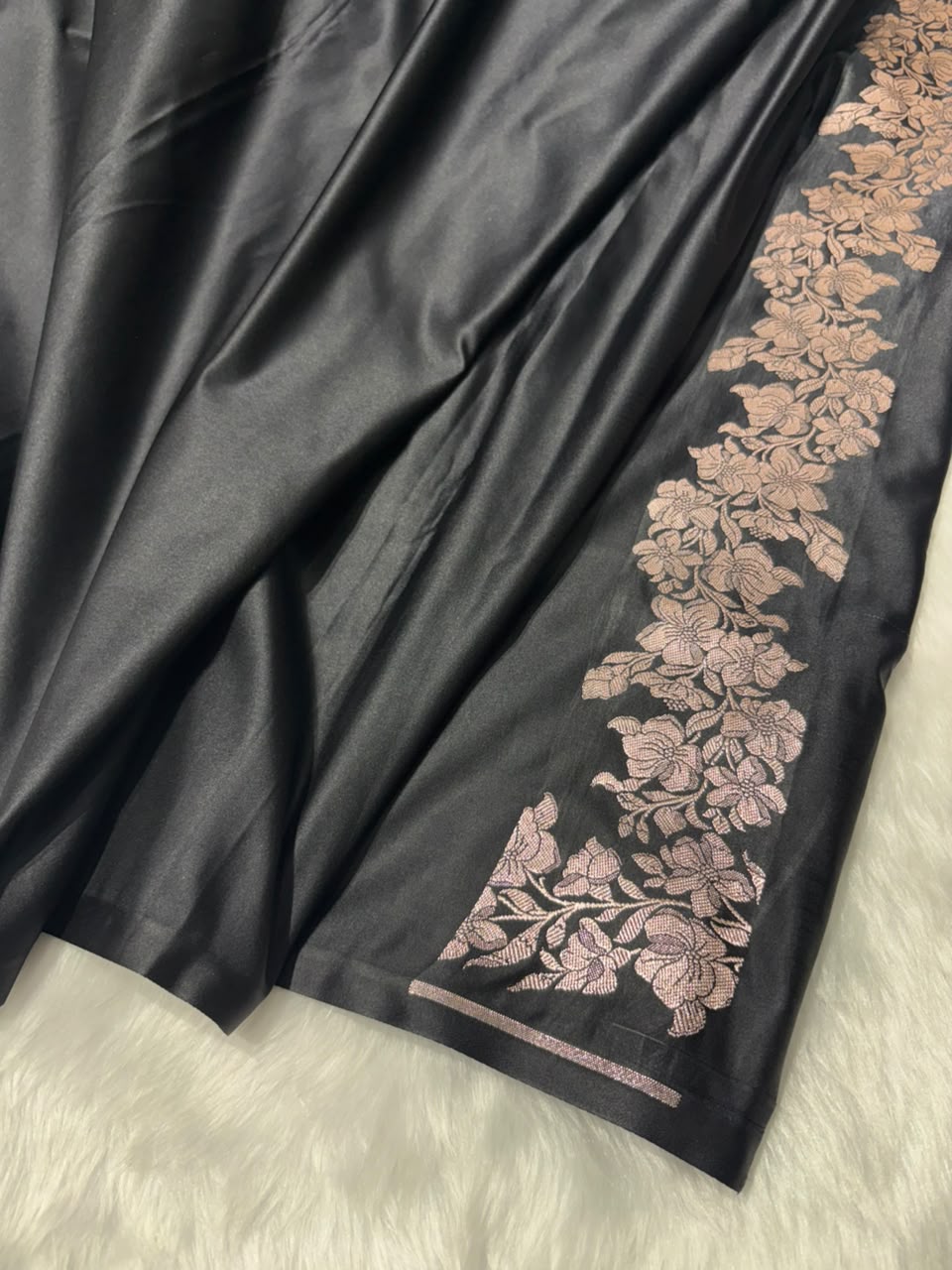 Black Shades Banarasi Floral Booti With Floral Border Mashru Silk Saree