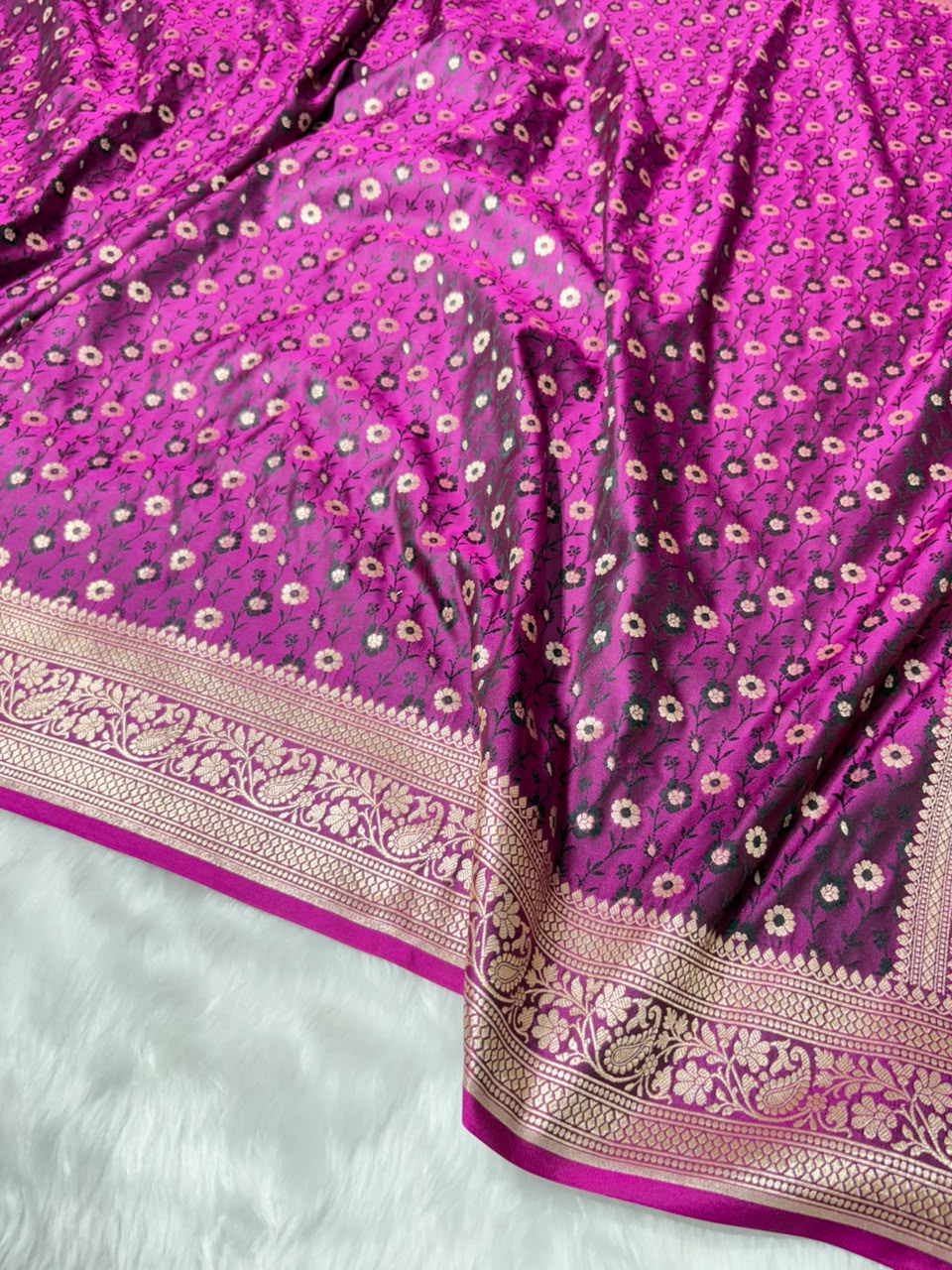 Magenta Shades Jaal Minakari Floral Pattern Mashru Silk Saree