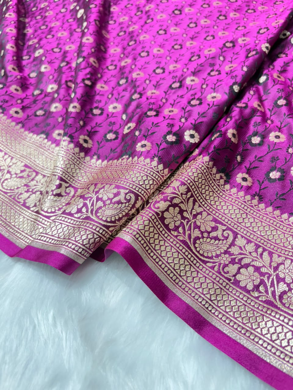 Magenta Shades Jaal Minakari Floral Pattern Mashru Silk Saree