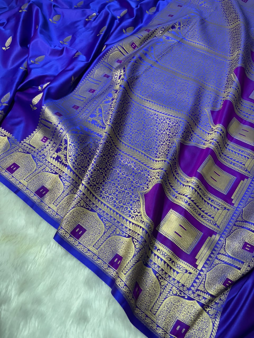 Banarasi Royal Purple Shades Booti with Unique Border and Pallu Mashru Silk Saree