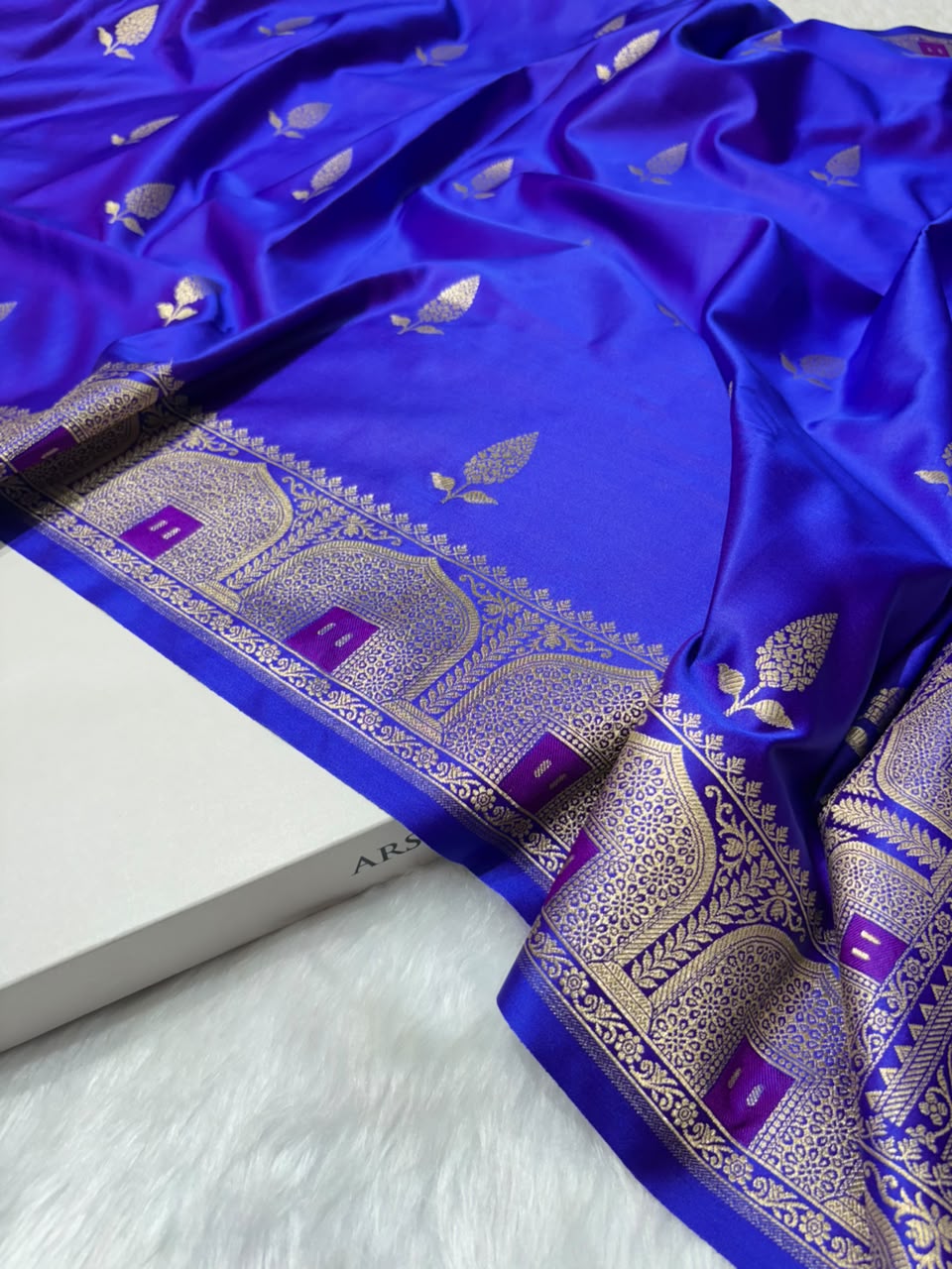 Banarasi Royal Purple Shades Booti with Unique Border and Pallu Mashru Silk Saree
