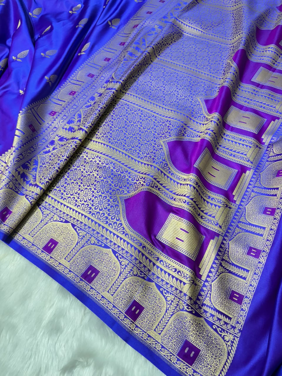 Banarasi Royal Purple Shades Booti with Unique Border and Pallu Mashru Silk Saree