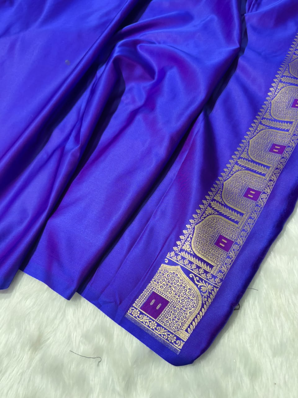 Banarasi Royal Purple Shades Booti with Unique Border and Pallu Mashru Silk Saree
