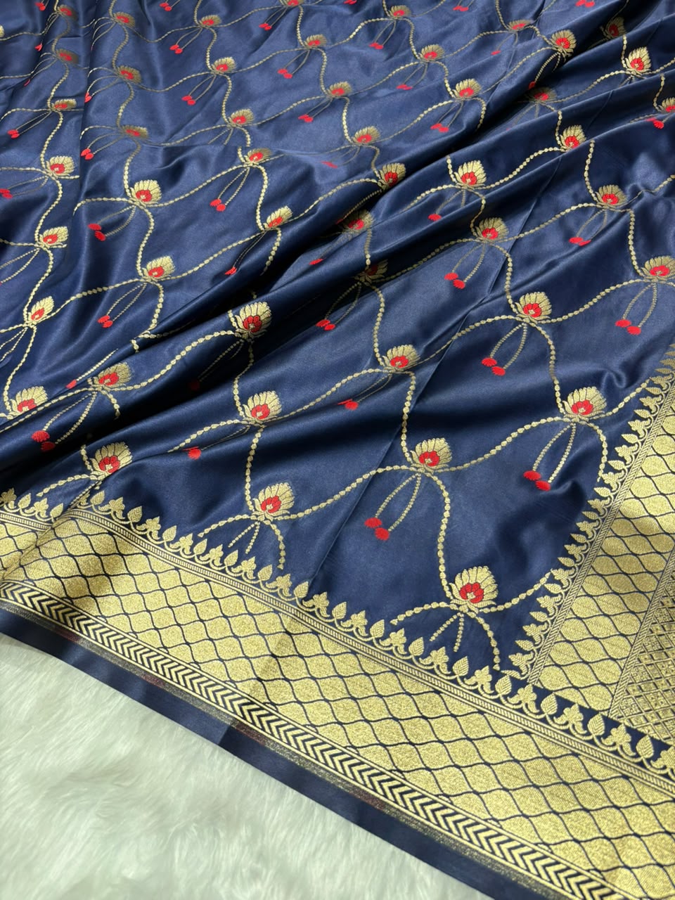 Navy Blue Shades Minakari Jaal Pattern Mashru Silk Saree