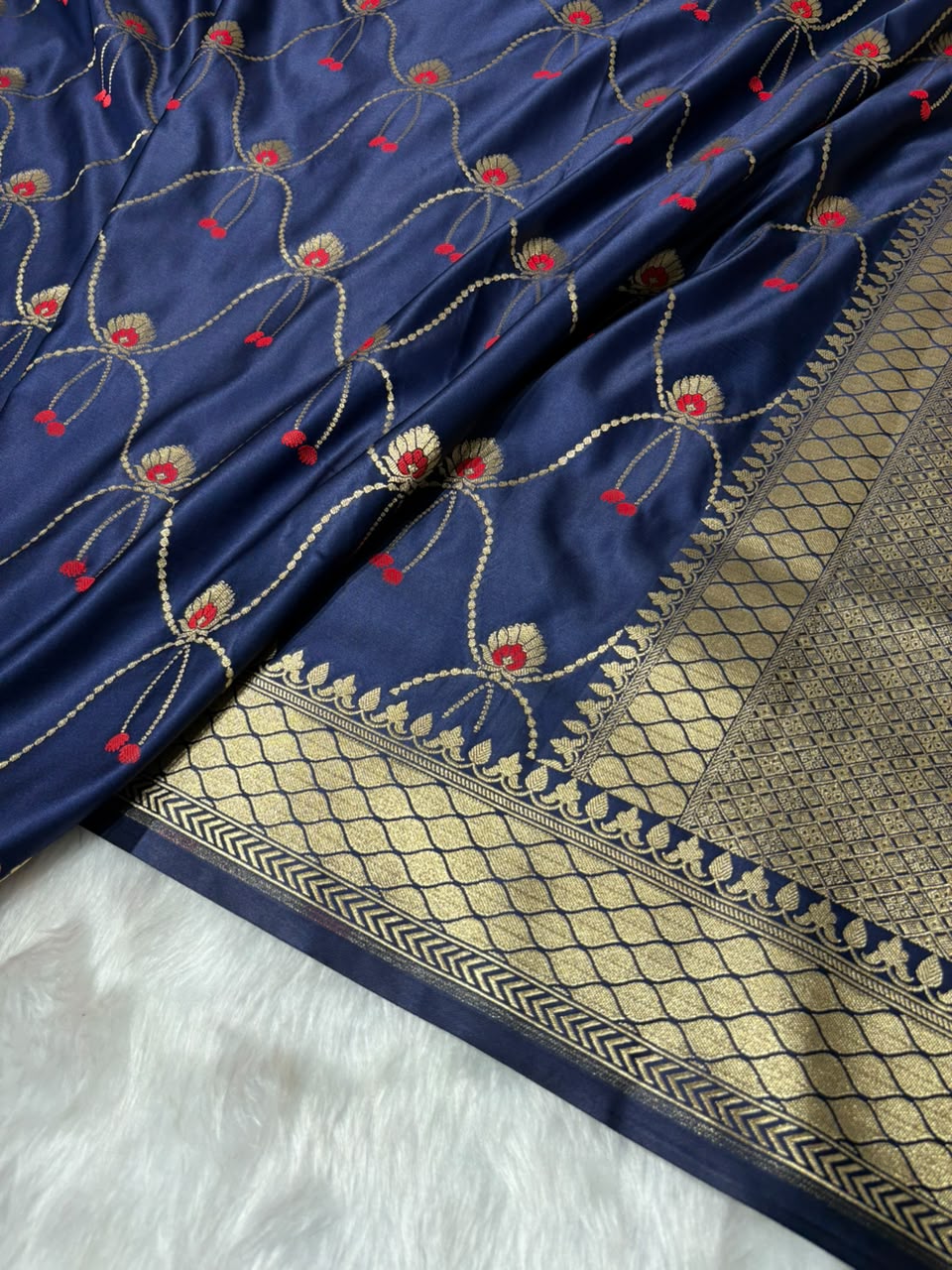 Navy Blue Shades Minakari Jaal Pattern Mashru Silk Saree