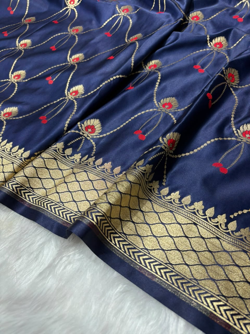 Navy Blue Shades Minakari Jaal Pattern Mashru Silk Saree