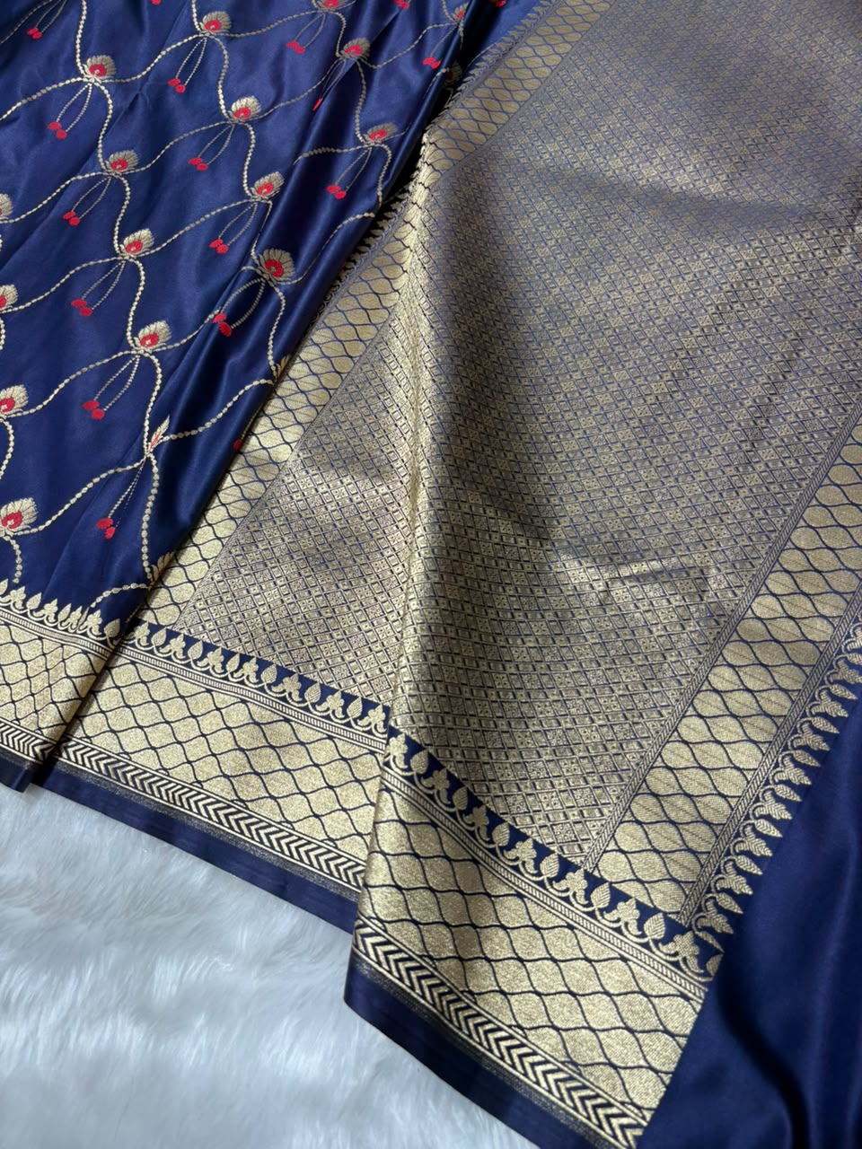 Navy Blue Shades Minakari Jaal Pattern Mashru Silk Saree
