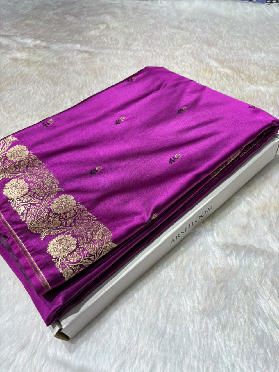 Royal Magenta Shades Floral Booti with Floral Pallu Mashru Silk Saree 