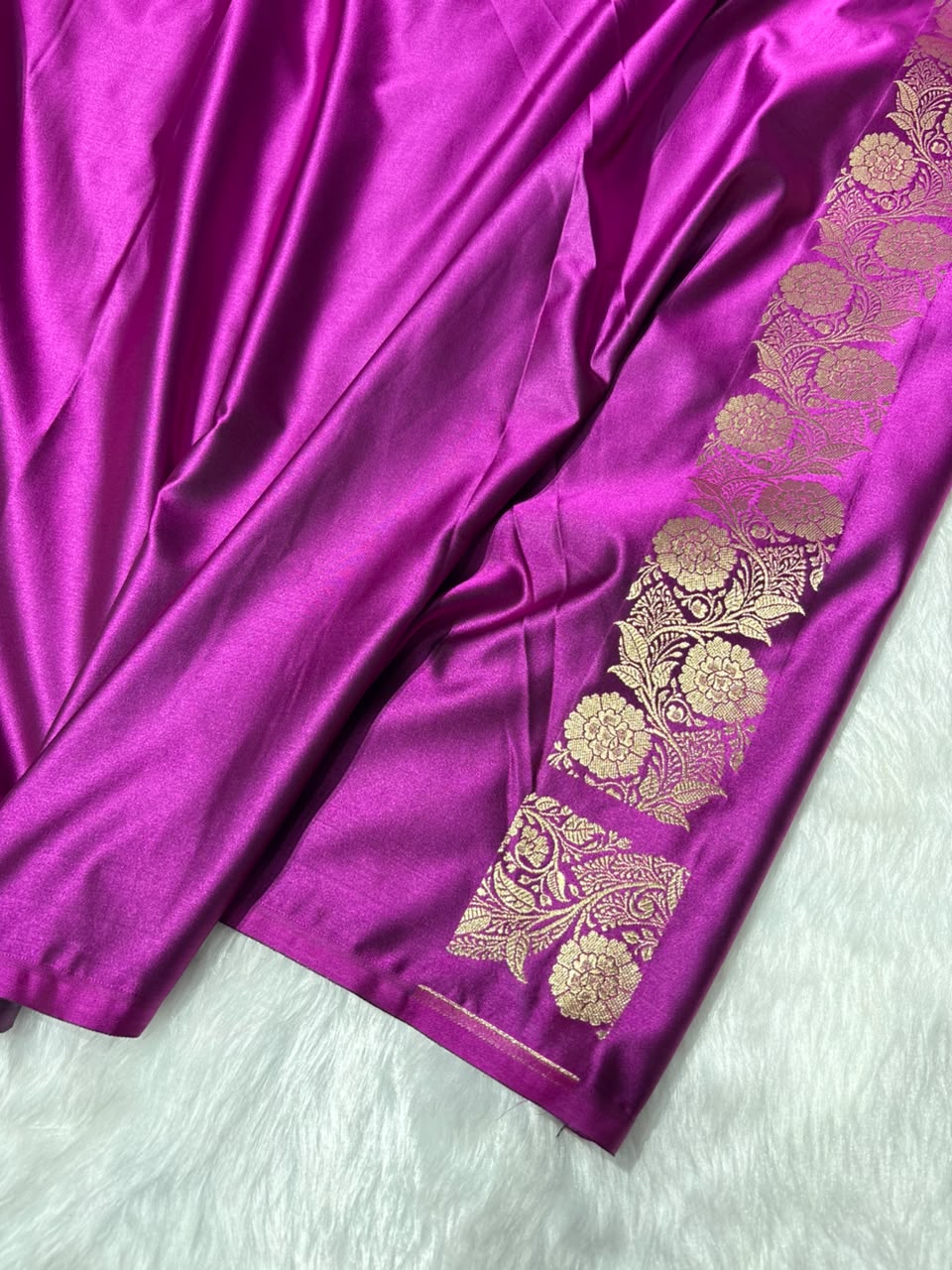 Royal Magenta Shades Floral Booti with Floral Pallu Mashru Silk Saree 